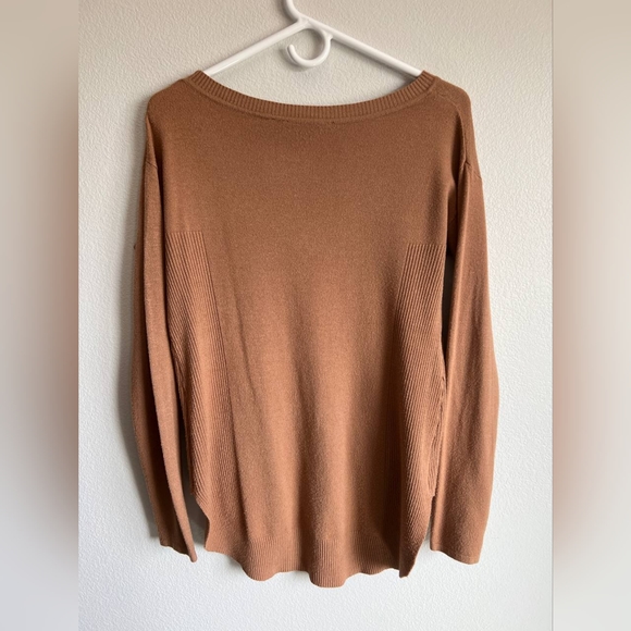 Top - Picture 2 of 4